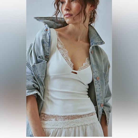 Free People Madison City Denim Jacket Distressed We The Free Bleach Spots - Picture 7 of 8